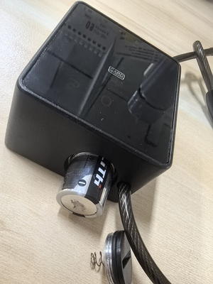 4mm 케이블과 APP 제어로 잠금없이 잠금하고 IP65